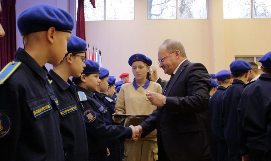 В РЕУТОВЕ ШКОЛЬНИКОВ ПОСВЯТИЛИ В ЮНАРМЕЙЦЫ