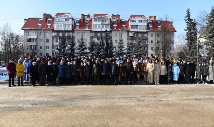 «ВО ИМЯ МИРА ПОМНИ О ВОЙНЕ!» — ТОРЖЕСТВЕННЫЙ МИТИНГ С ВОЗЛОЖЕНИЕМ ЦВЕТОВ