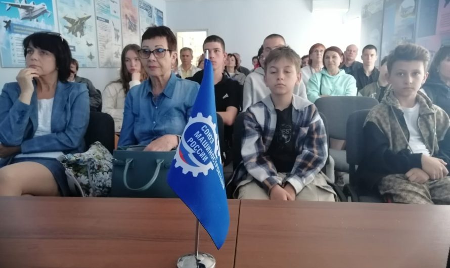 ДЛЯ ТЕХ, КТО УВЛЕЧЕН АВИАЦИЕЙ И КОСМОСОМ
