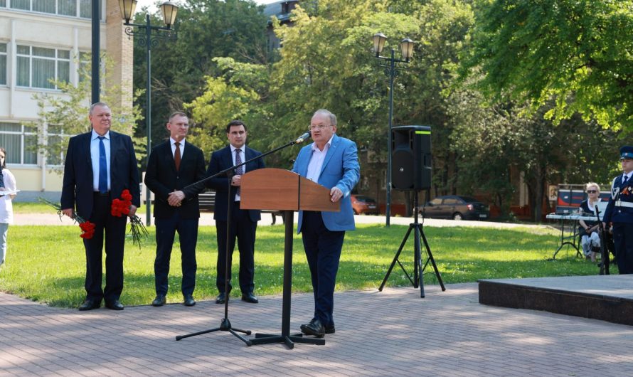 ТОРЖЕСТВЕННЫЙ МИТИНГ ПО СЛУЧАЮ 110-ЛЕТИЯ СО ДНЯ РОЖДЕНИЯ В.Н. ЧЕЛОМЕЯ ПРОШЕЛ В РЕУТОВЕ