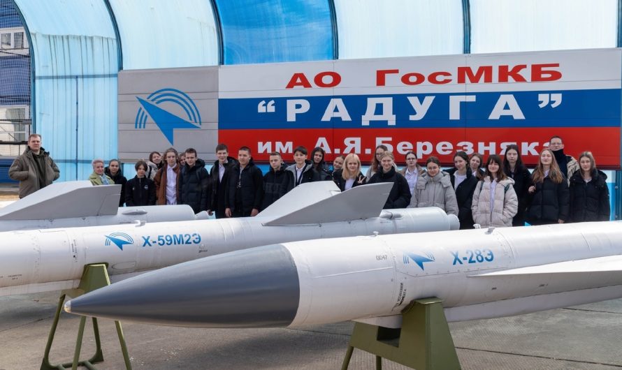 ПРИОБЩАЮТ МОЛОДЕЖЬ К КОНСТРУИРОВАНИЮ И ПРОИЗВОДСТВУ