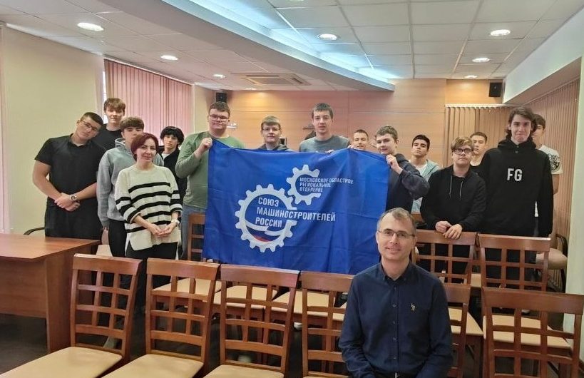 ЗАДУМАЛИСЬ О КАРЬЕРЕ ОРУЖЕЙНИКОВ