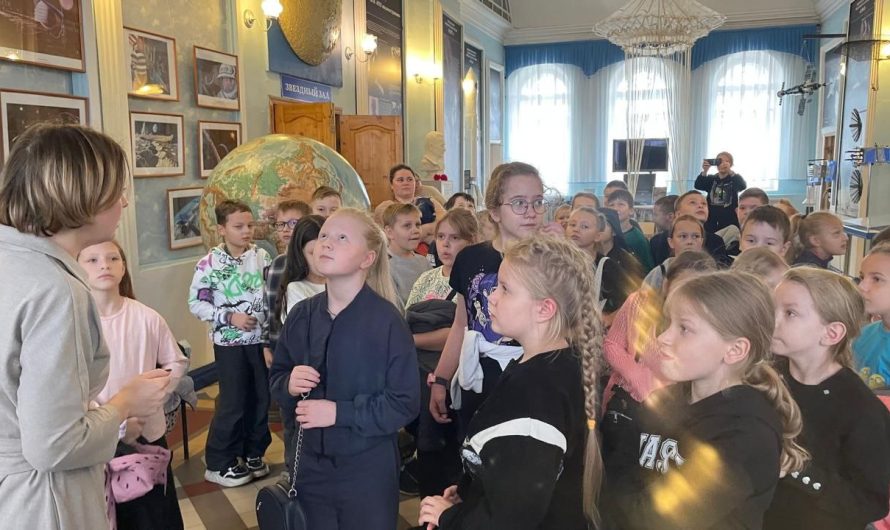 О ЗВЕЗДАХ, РАКЕТАХ И СПУТНИКАХ