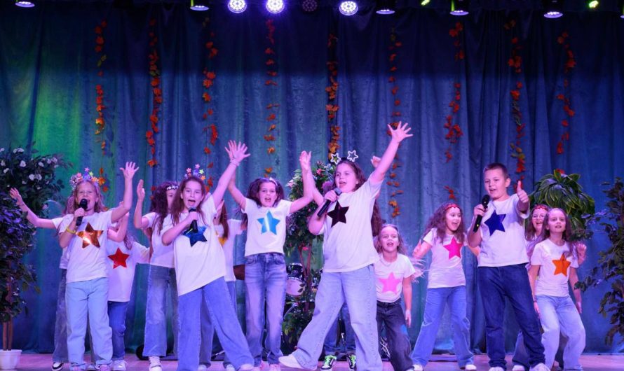 ЗАЖИГАЯ НОВЫЕ ЗВЕЗДЫ