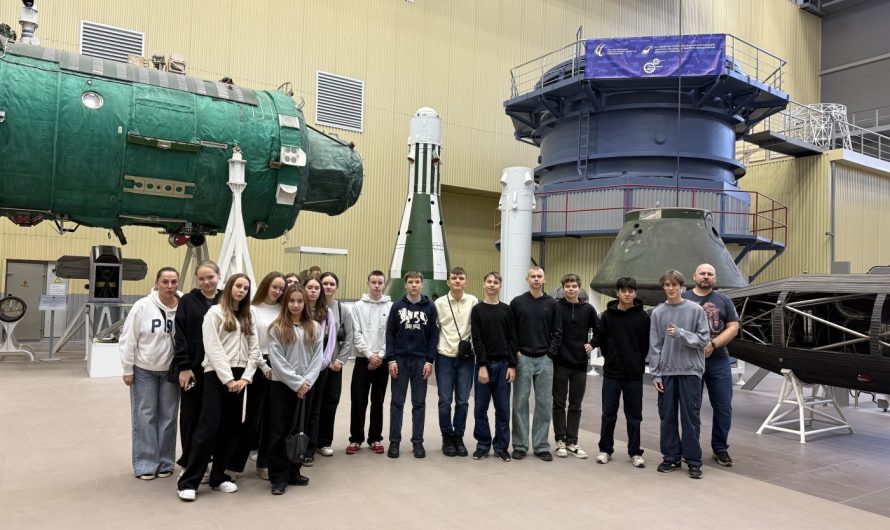 ШКОЛЬНИКИ ЖЕЛЕЗНОДОРОЖНОГО НА ВЫСТАВКЕ ДОСТИЖЕНИЙ