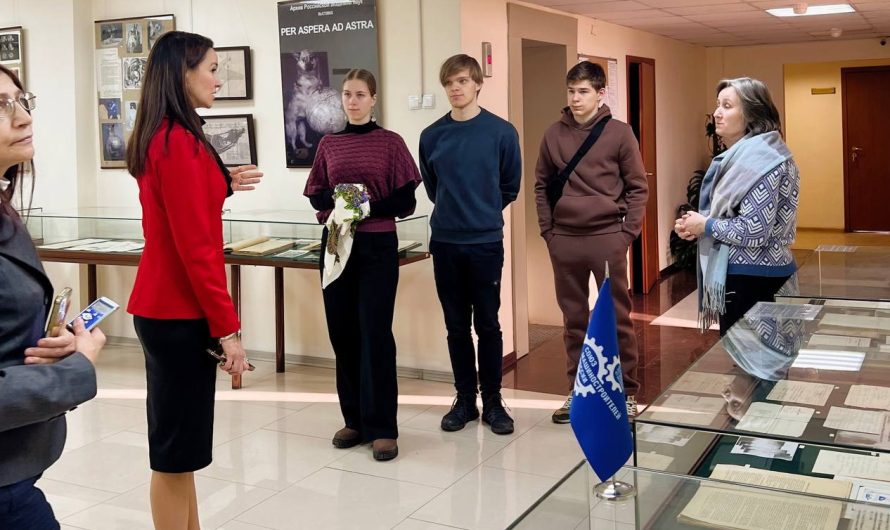 СТУДЕНТЫ-АРХИВИСТЫ ЗНАКОМЯТСЯ С ИСТОРИЕЙ ТЕХНИКИ