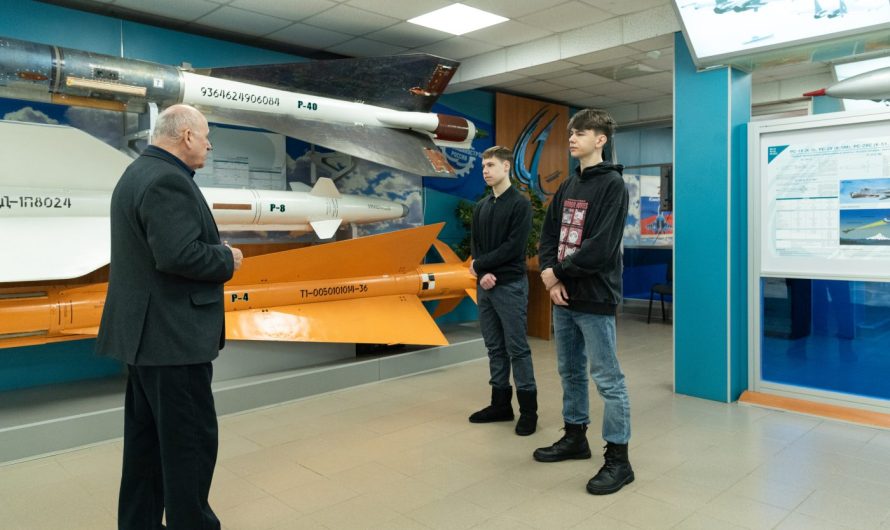 БУДУЩИЕ МАШИНОСТРОИТЕЛИ