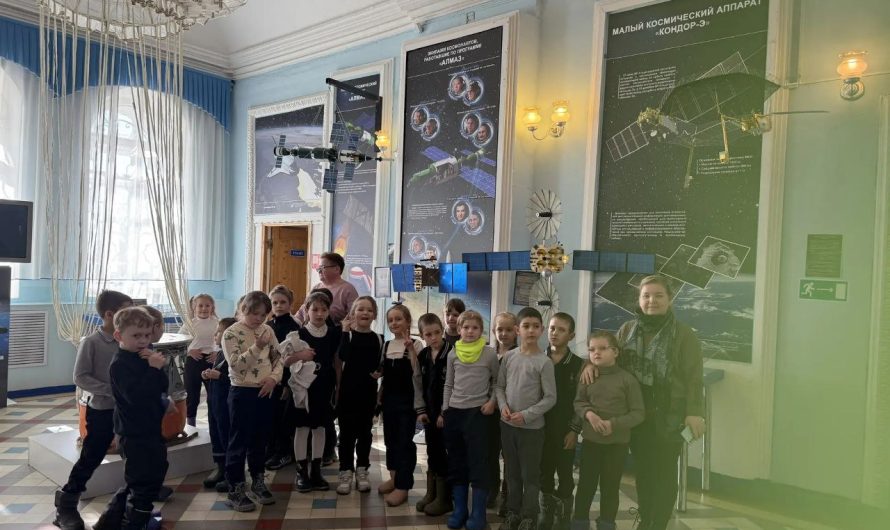 О ЗВЕЗДАХ И РАКЕТАХ