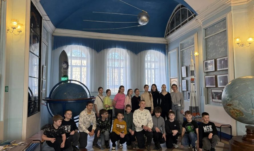 ОТ СОЛНЕЧНОЙ СИСТЕМЫ ДО «ВОЕННОГО КОСМОСА В.Н. ЧЕЛОМЕЯ»